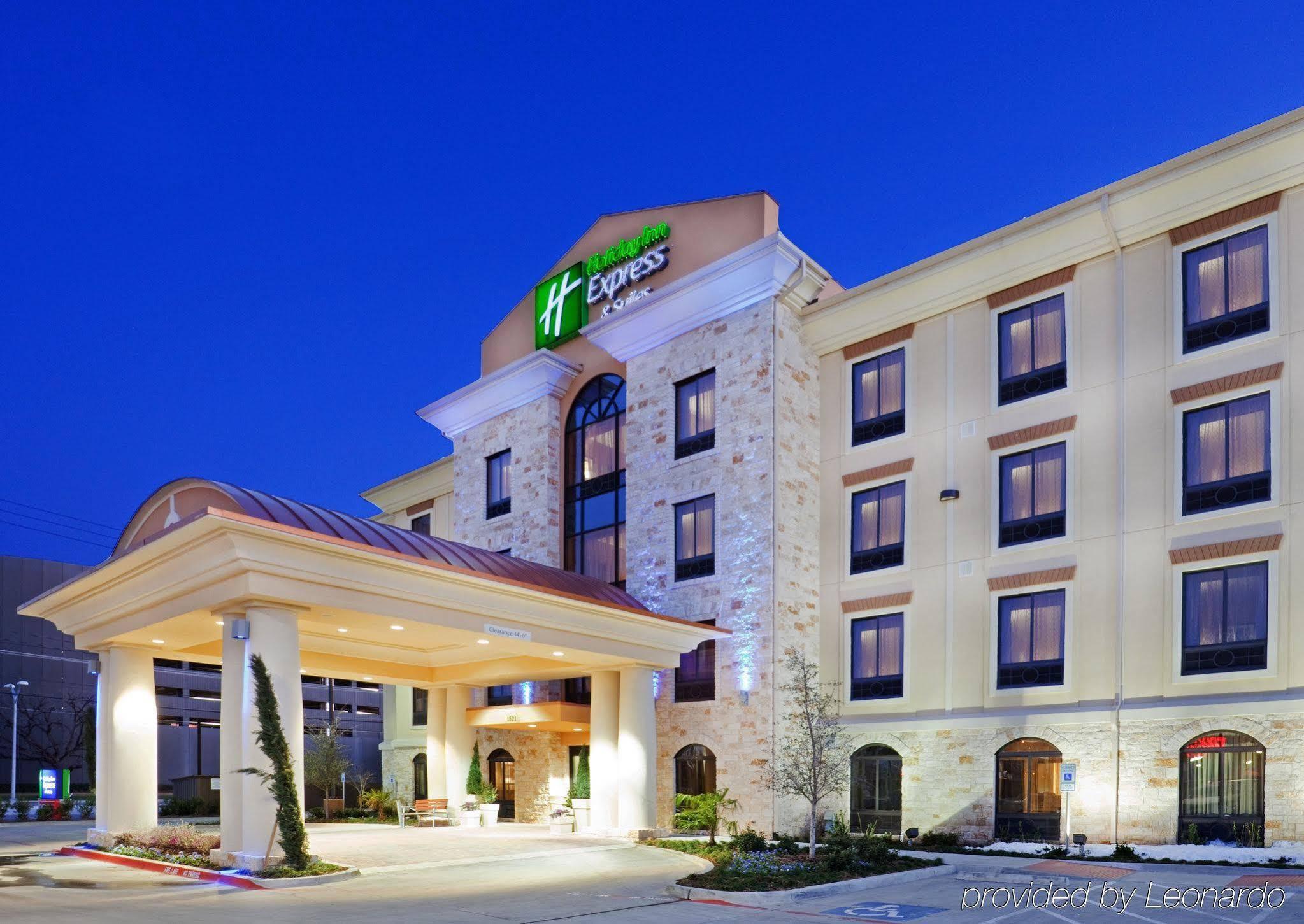 Comfort Inn & Suites Dallas Medical-Market Center Exterior photo